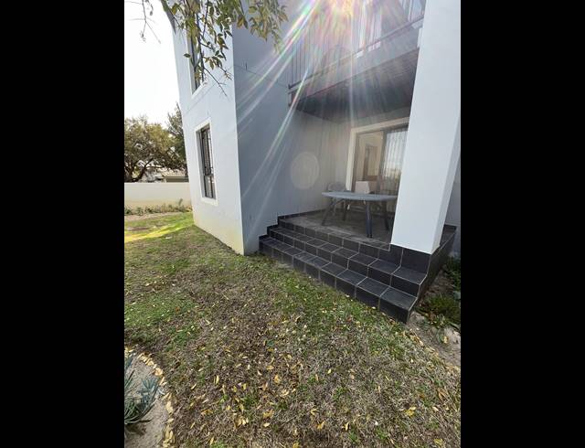 2 BEDROOM APARTMENT TO LET IN BURGUNDY ESTATE